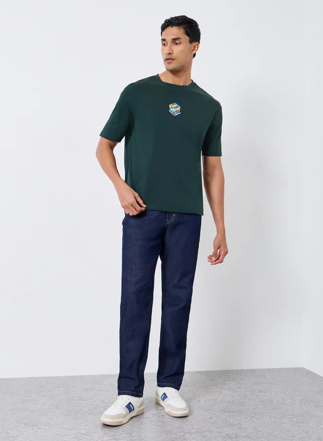 ستايلي تيشيرت مطرز جرافيك بقصة واسعة